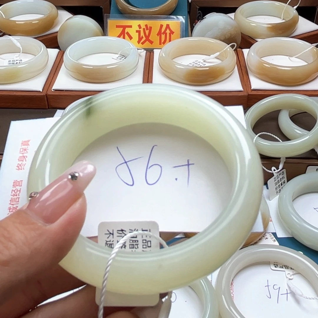 未镶嵌手镯和田玉