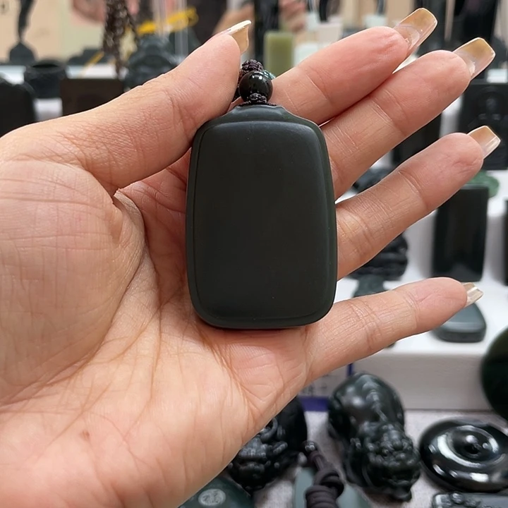 【闪购商品】和田玉（青玉）未镶嵌颈饰奔***牛