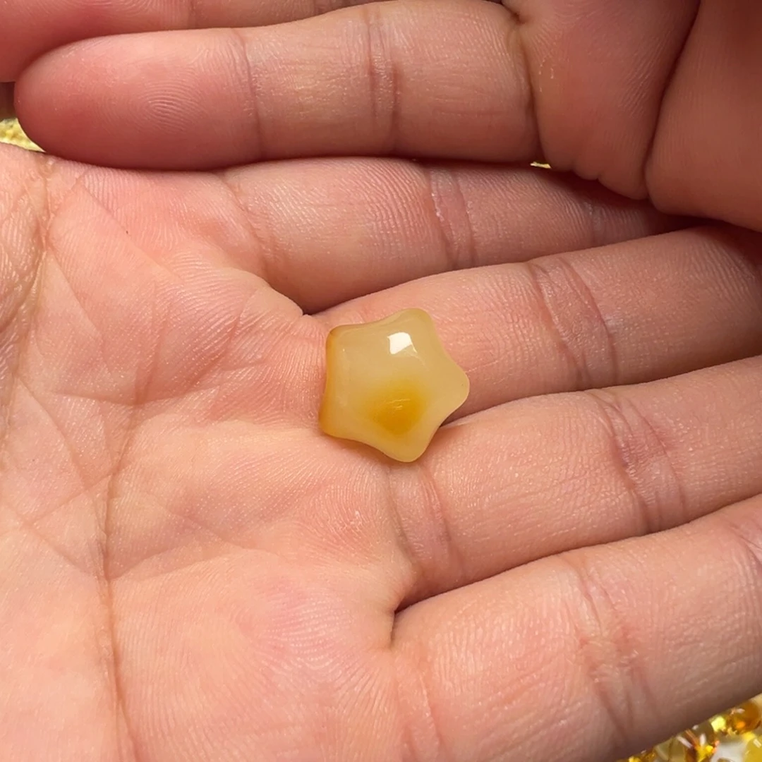 未镶嵌颈饰蜜蜡俏色星星提溜吊坠（打孔不退换）