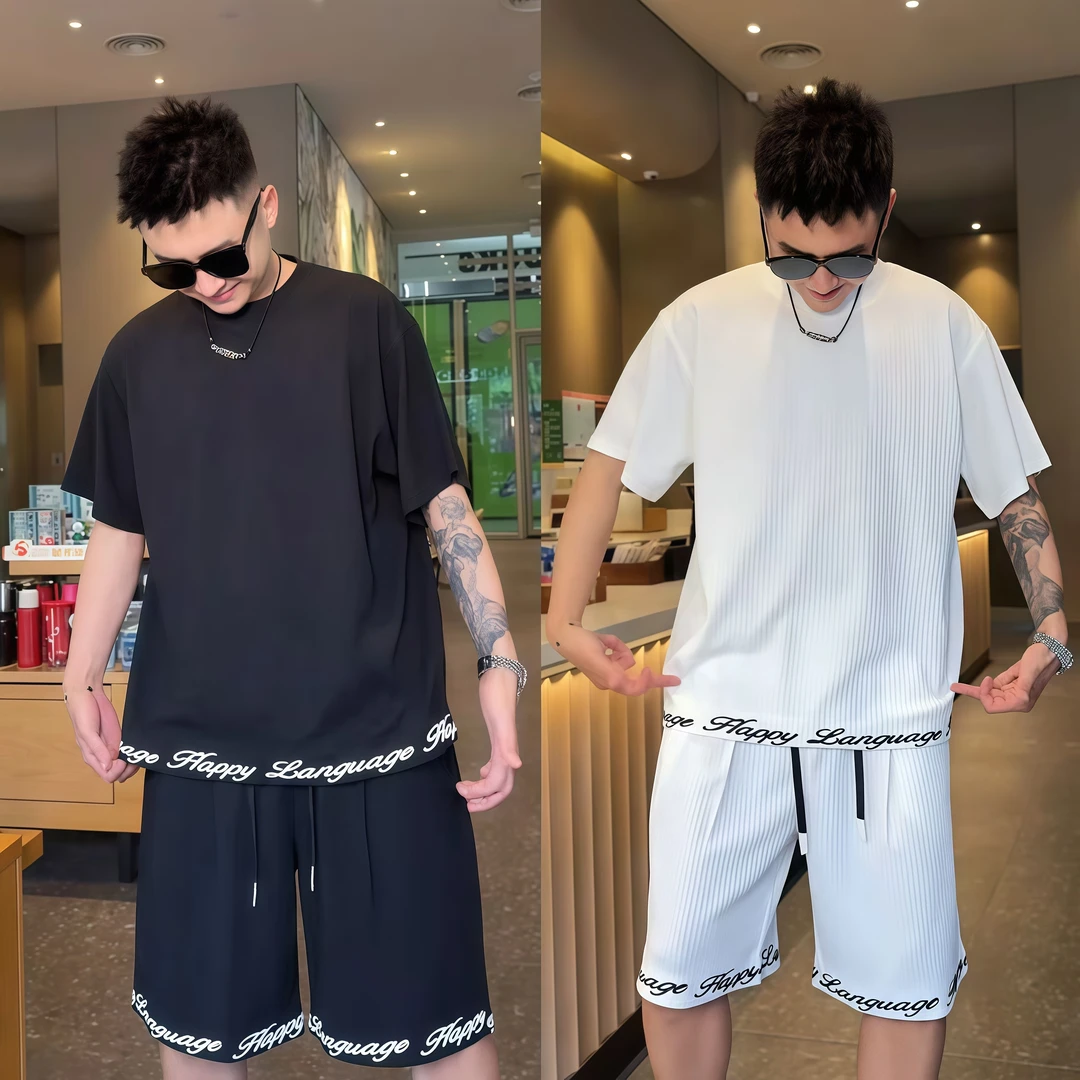 夏季新款底摆刺绣竖纹肌理冰丝套装男士高弹力圆领短袖短裤两件套