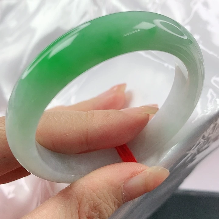 未镶嵌手镯（贵妃镯）翡翠，821