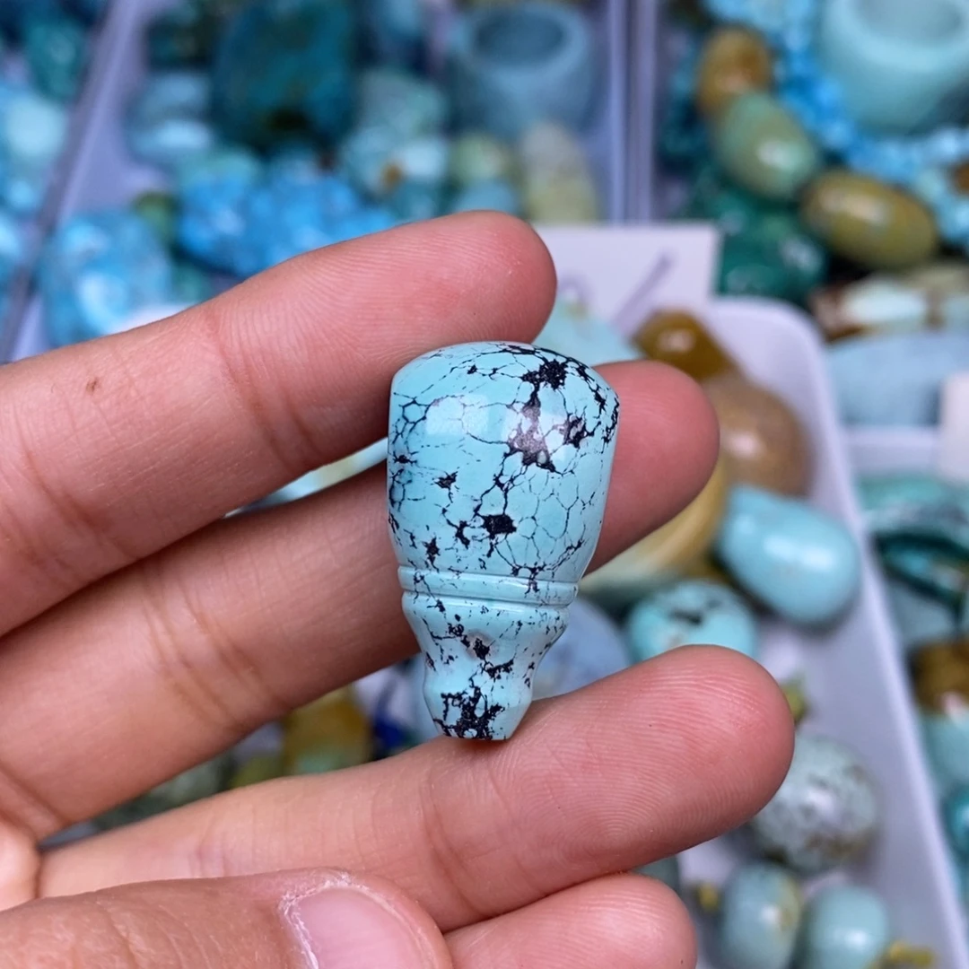 绿松石未镶嵌颈饰