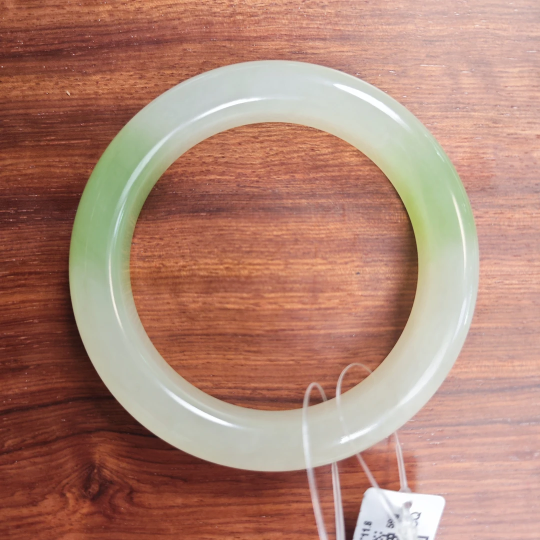 54-55翠青白底翠天然和田玉翠玉手镯