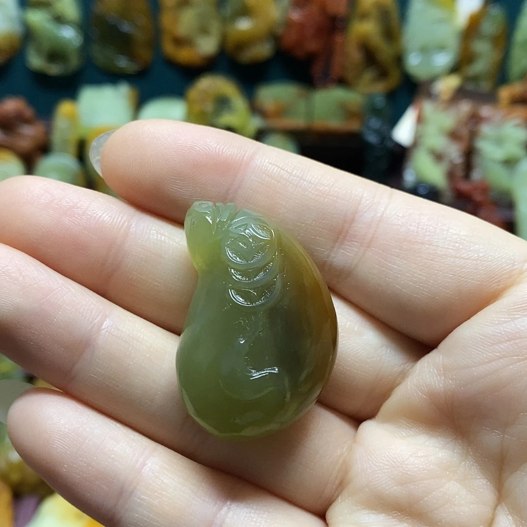 岫玉未镶嵌吊坠(赠链)