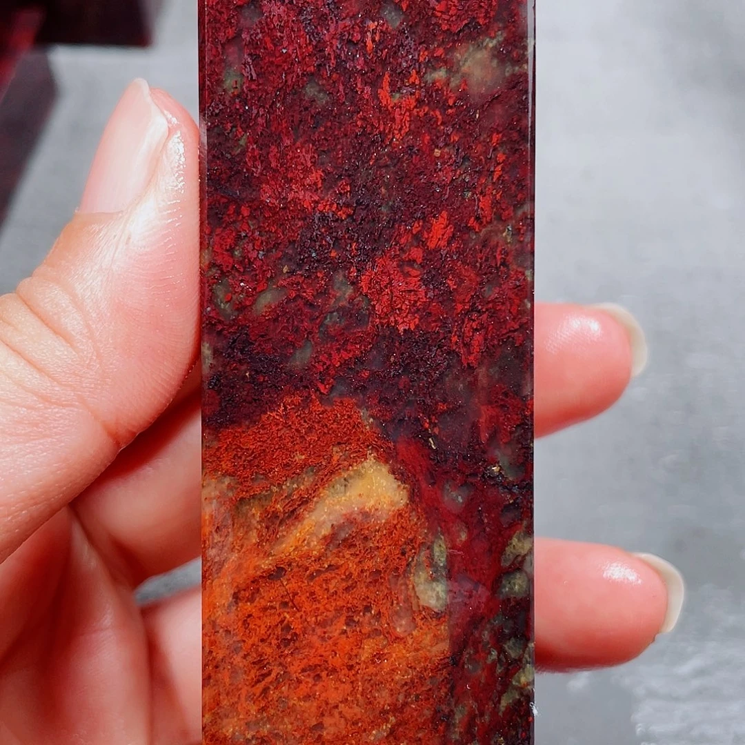 玉桂林鸡血玉印章镇尺