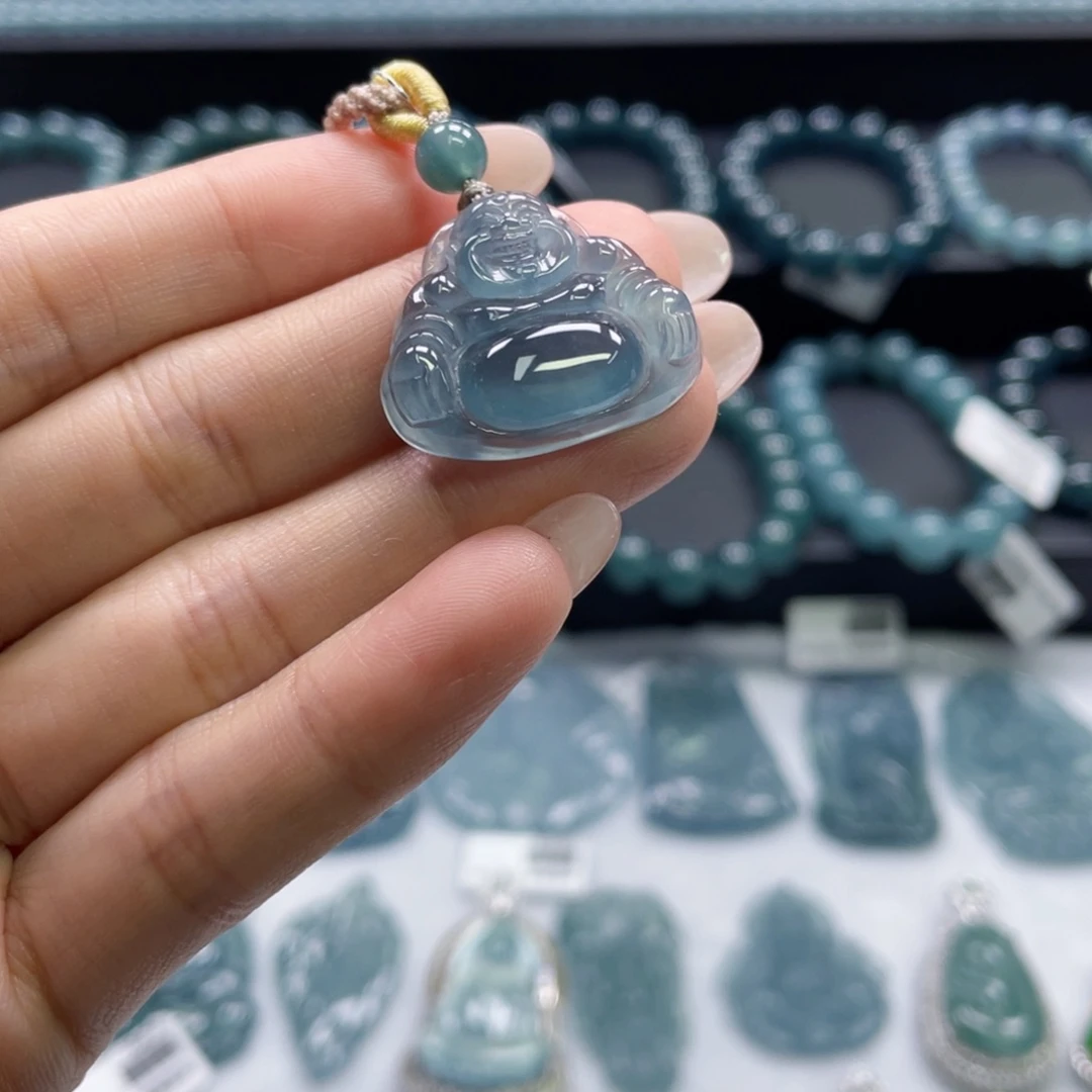 翡翠未镶嵌颈饰佛公