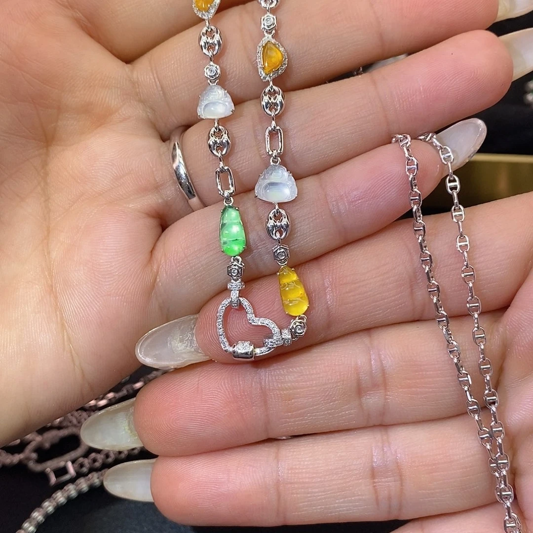 翡翠18K金镶嵌颈饰