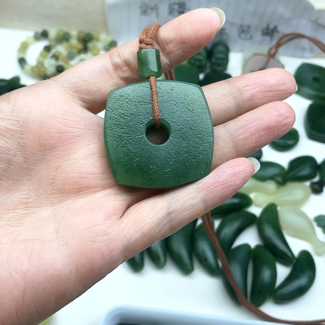 颈饰未镶嵌和田玉静*