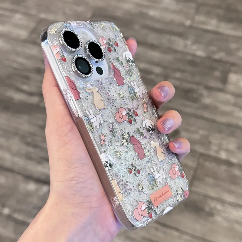 田园草莓兔子适用iPhone16苹果13/14手机壳15promax闪粉12/11可爱