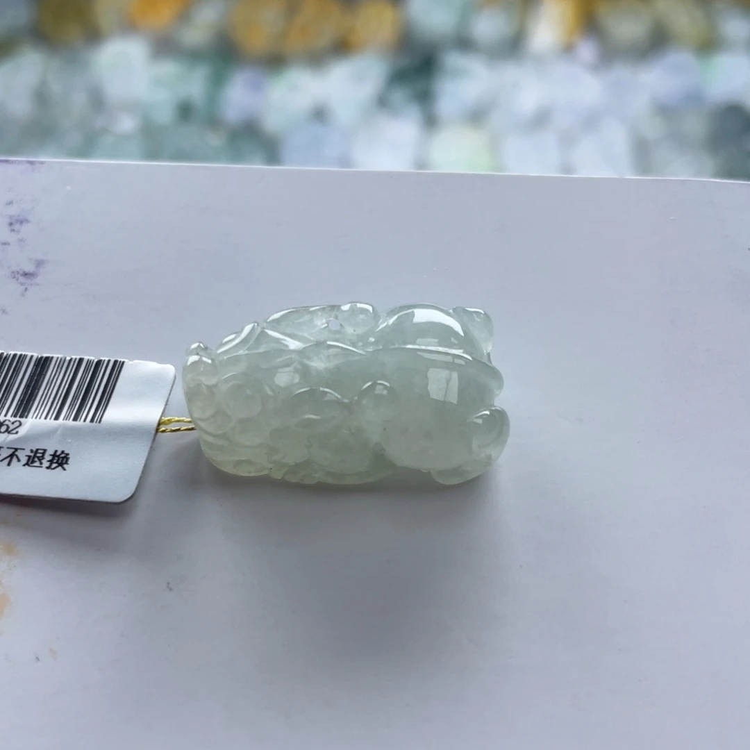 翡翠未镶嵌颈饰貔貅