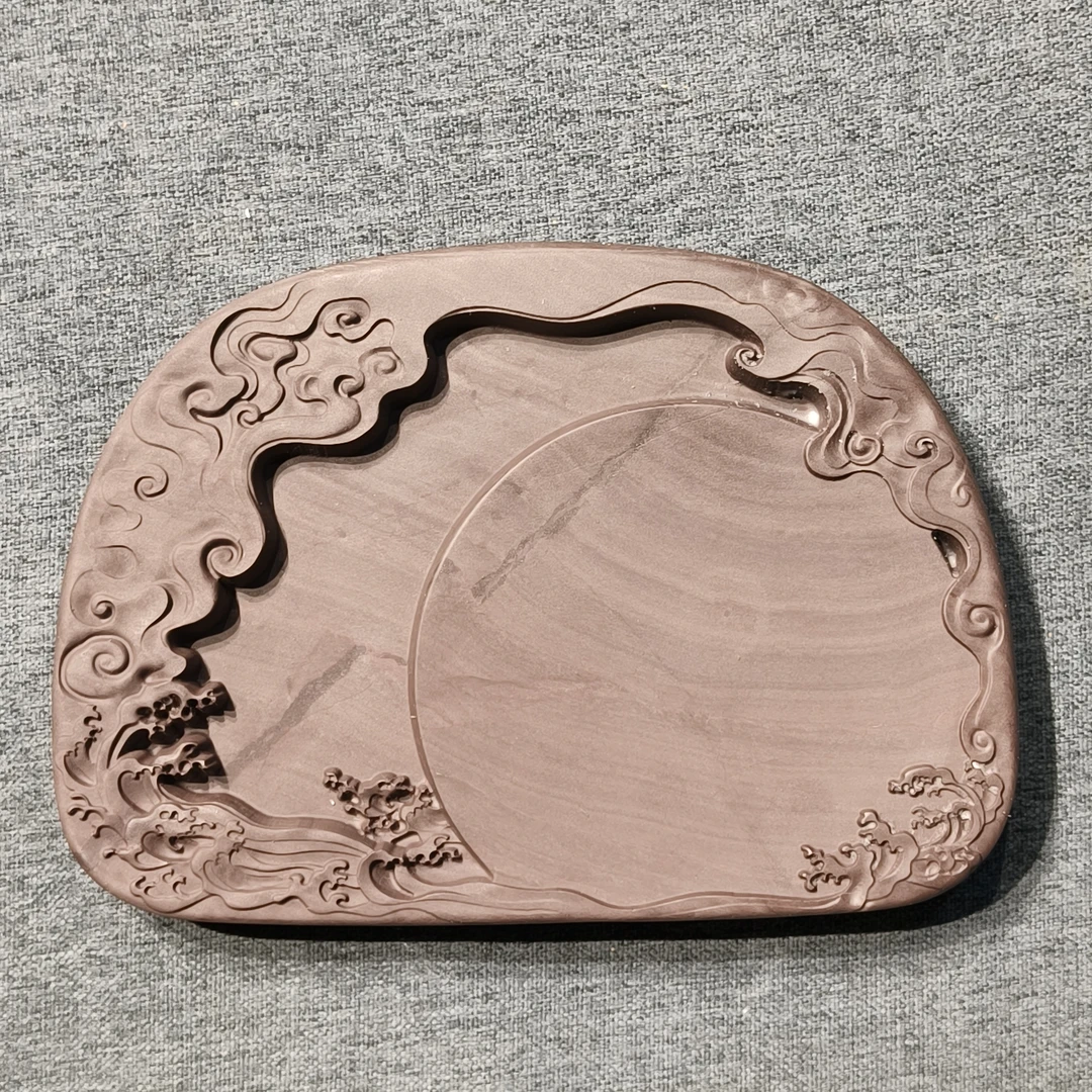 老坑洮砚，喇嘛崖老坑鸊鷉血海上生明月砚，尺寸20.3*14.3*1.6厘米