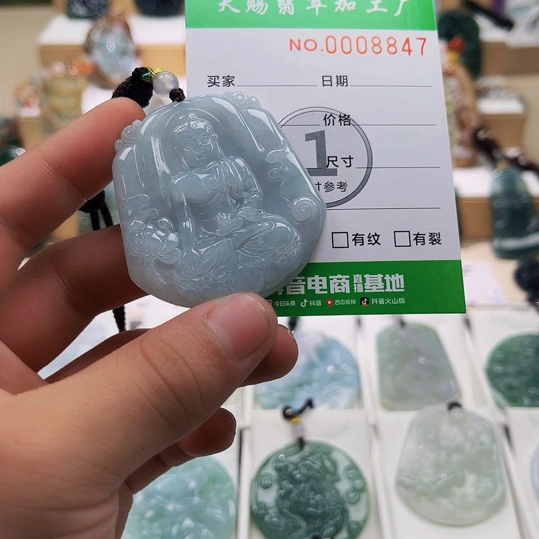 翡翠未镶嵌颈饰独**然