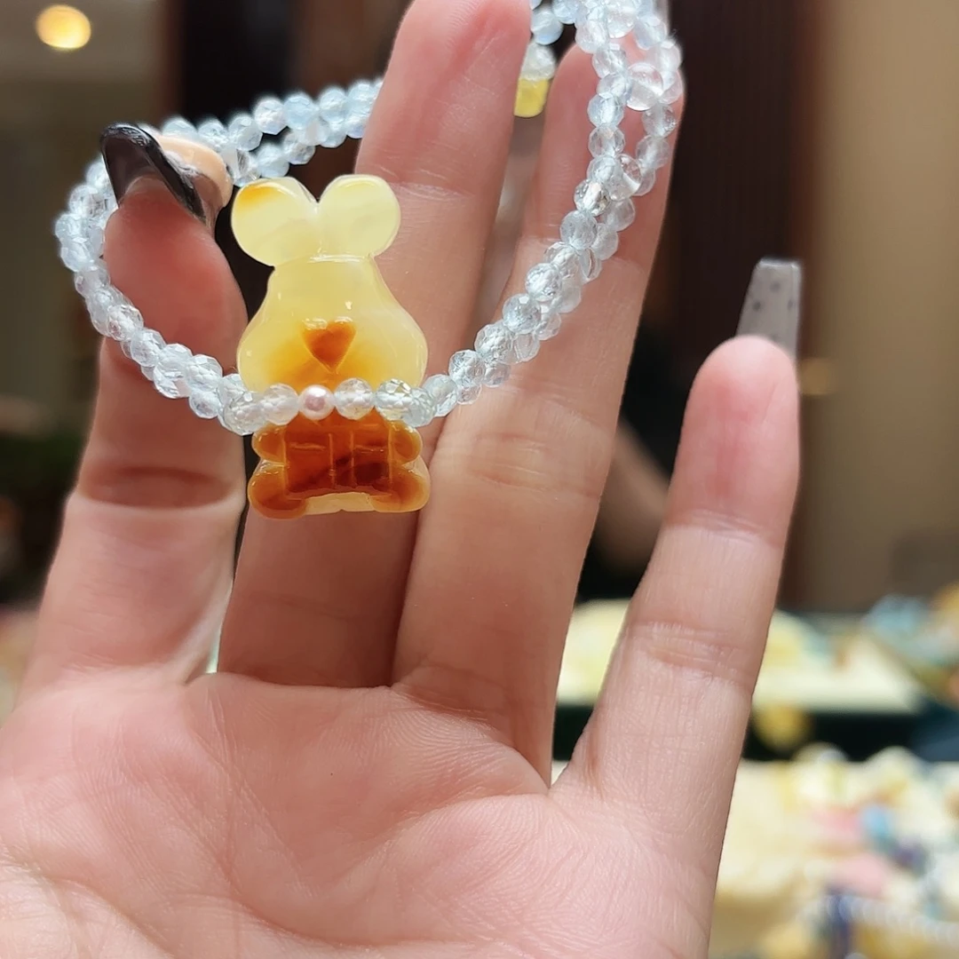 琥珀颈饰未镶嵌蛮*琥珀