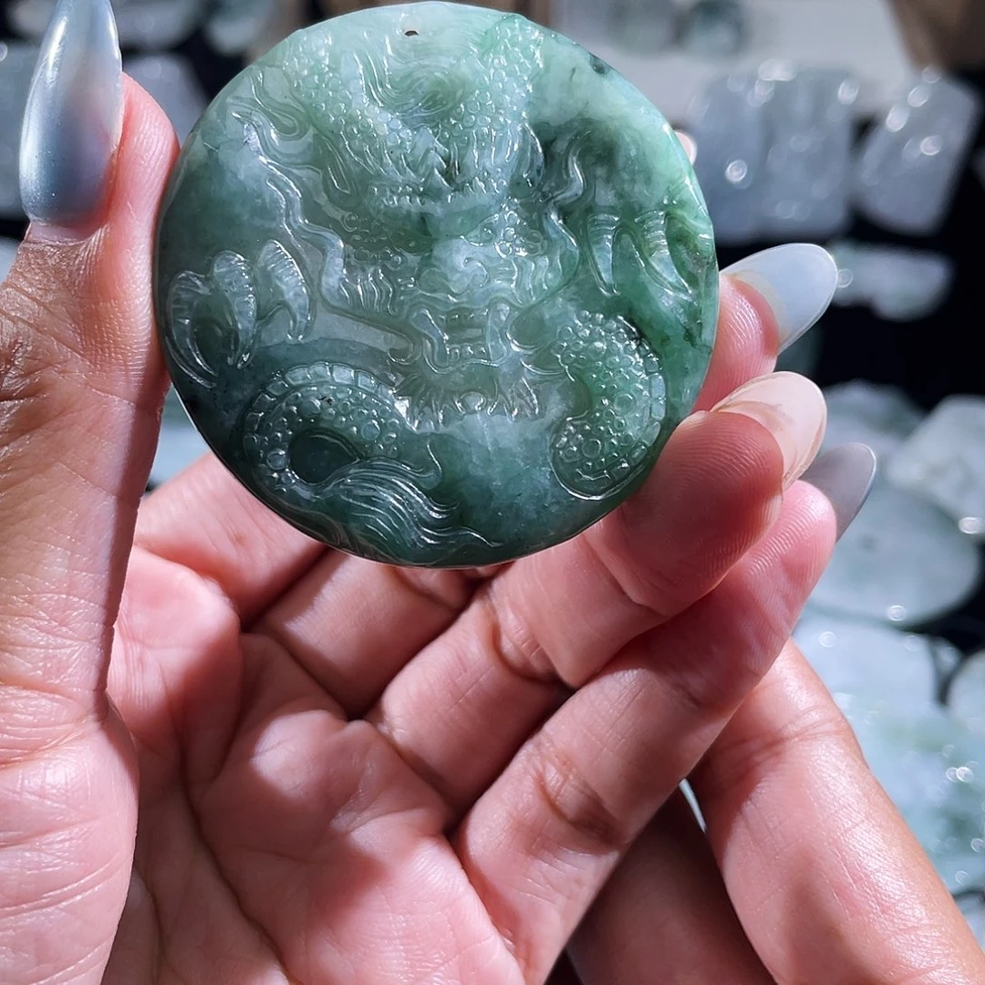 翡翠未镶嵌颈饰龙牌