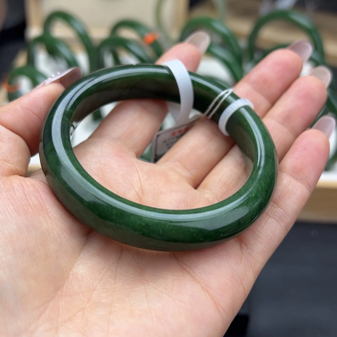 和田玉（碧玉）未镶嵌手镯