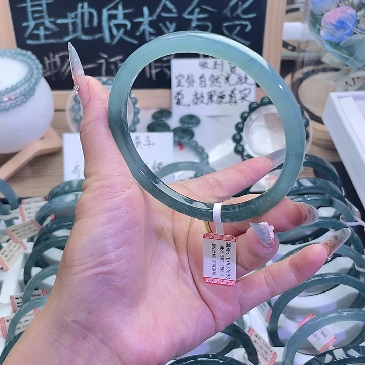 翡翠手镯未镶嵌67-69圈