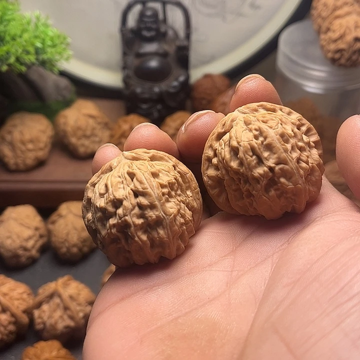 文玩核桃吊坠39白狮子