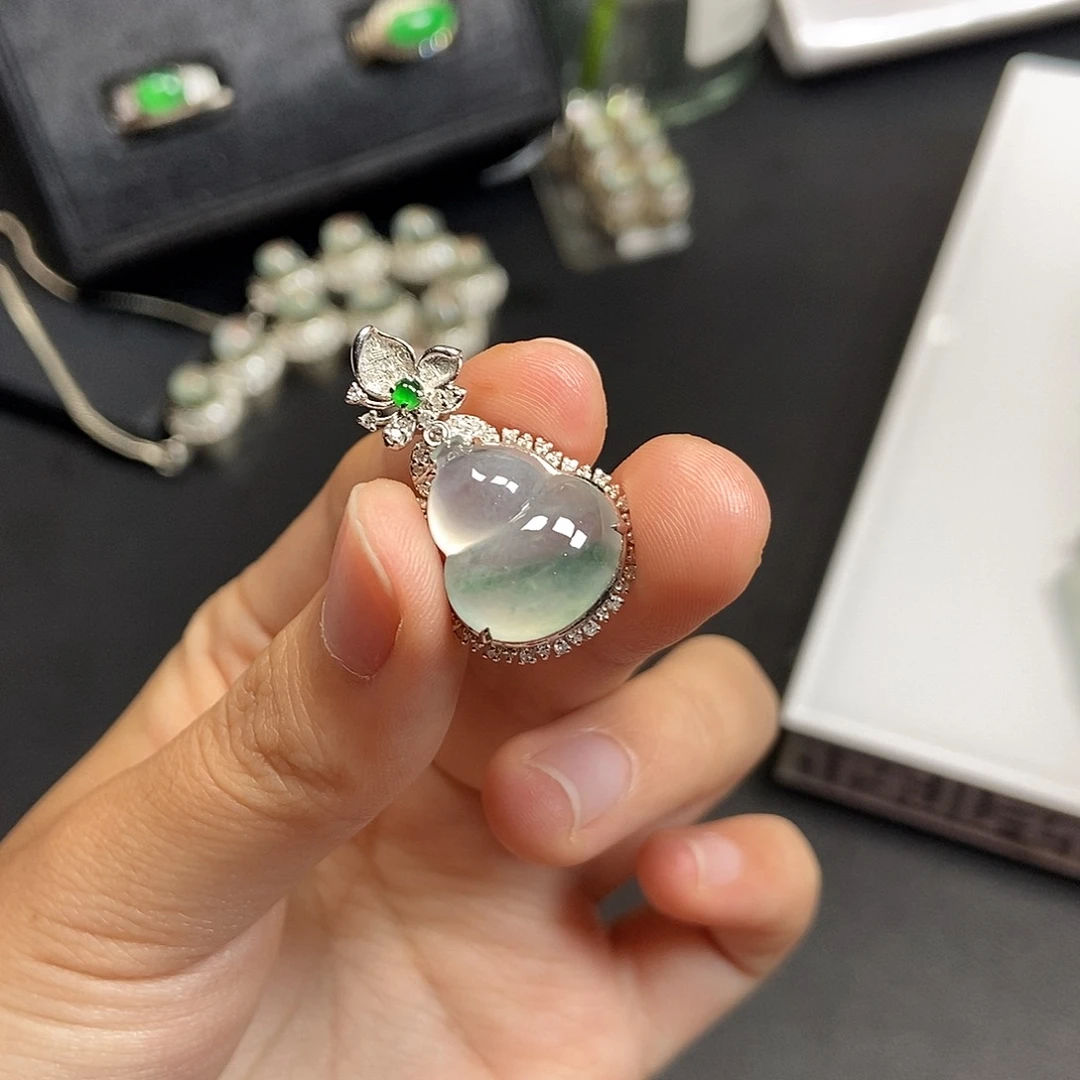 颈饰18K金镶嵌翡翠天然缅甸翡翠