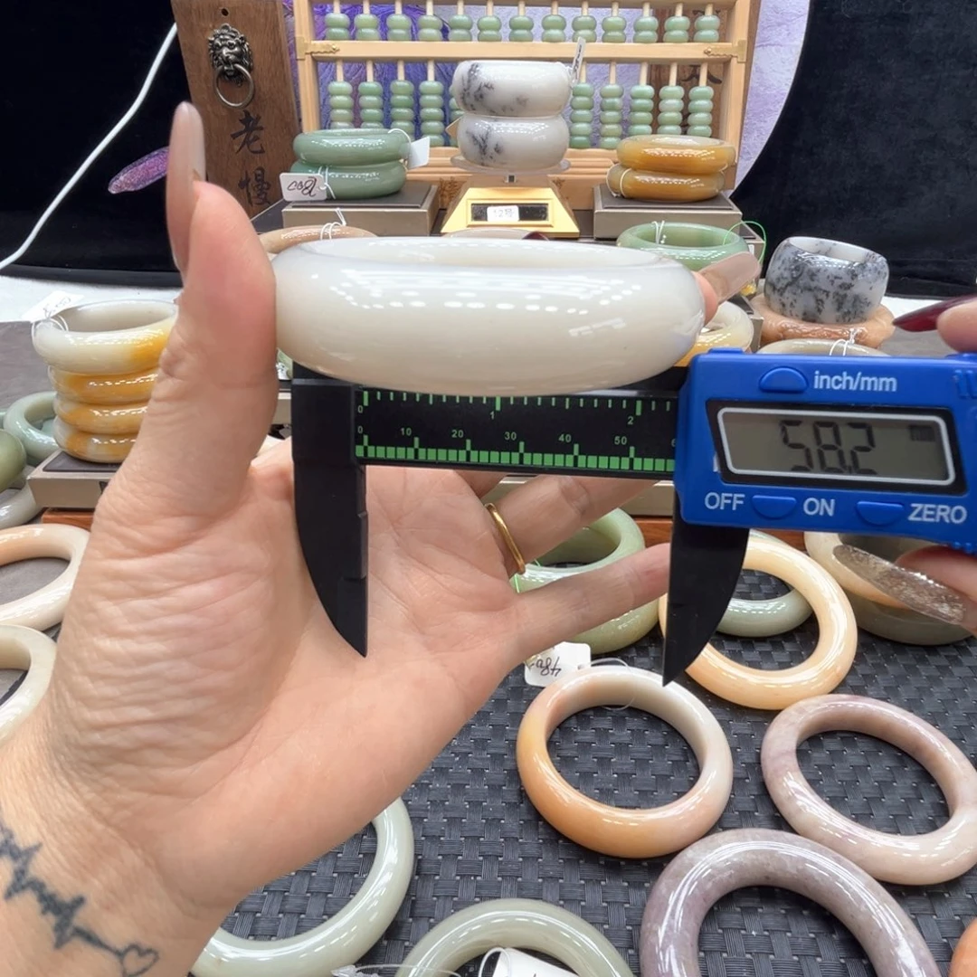 石英质玉未镶嵌手镯