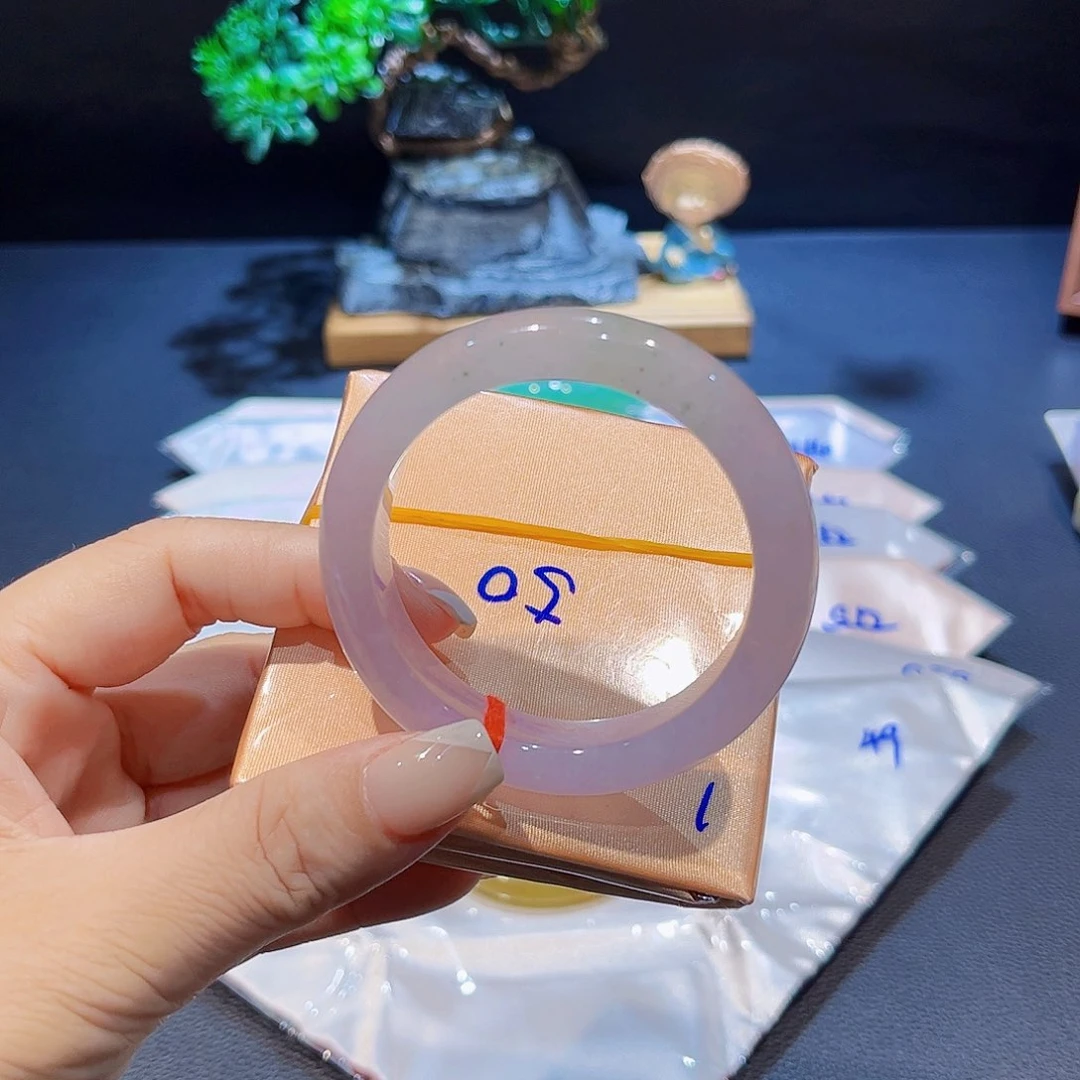 翡翠手镯未镶嵌翡翠手镯