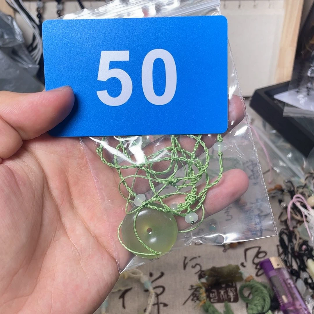 蛇纹石玉颈饰合金慕**?