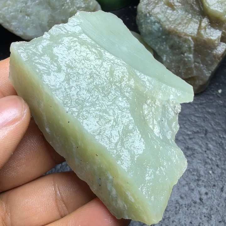 和田玉（糖玉）未镶嵌珠宝奇石