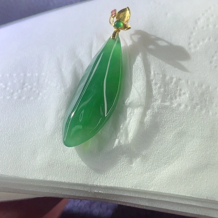 翡翠颈饰18K金镶嵌翡翠