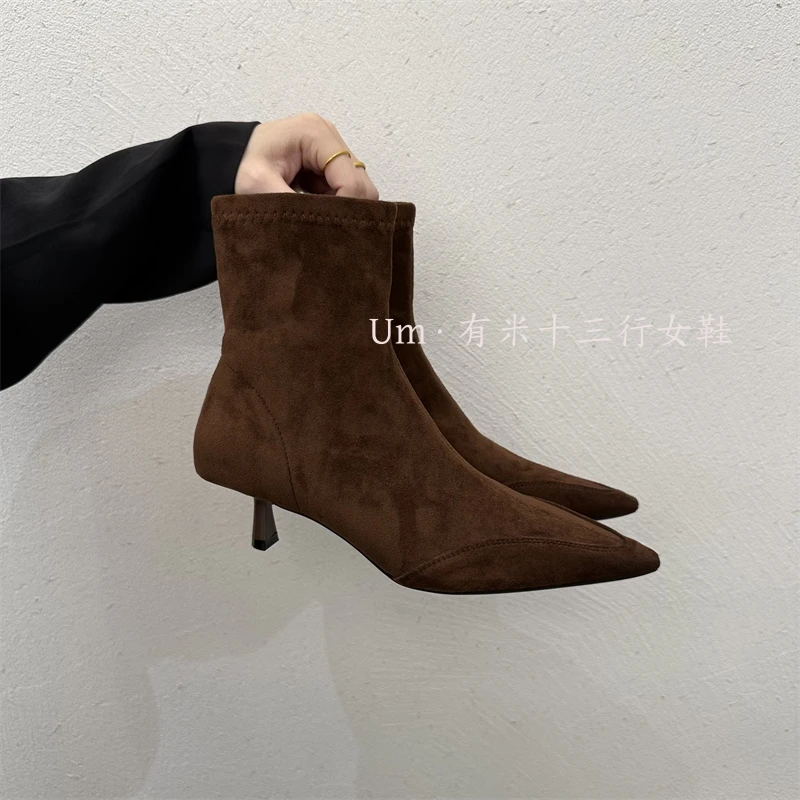 2025秋冬新款复古细跟拼接弹力瘦瘦靴女高跟百搭绒面套筒尖头短靴