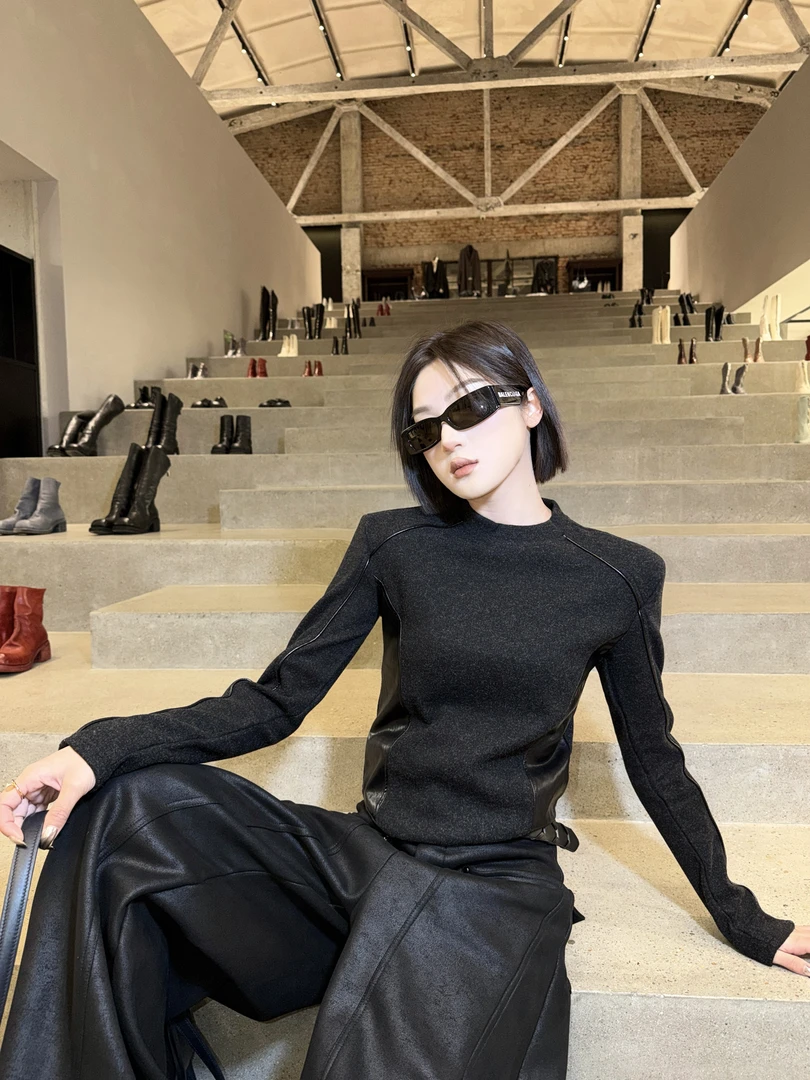 邓蕾婷【冬日show】冬季新款加绒拼皮设计小众时尚显瘦百搭打底上衣
