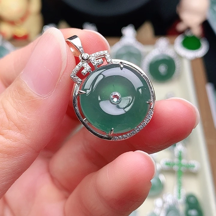 颈饰银S925镶嵌翡翠吊坠
