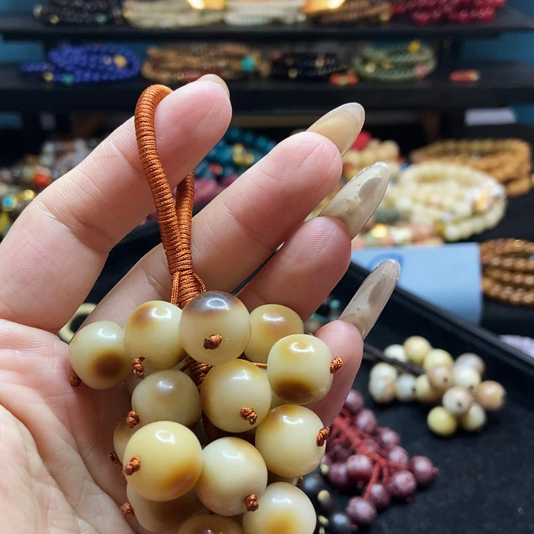 纳***才吊坠佛心果菩提果