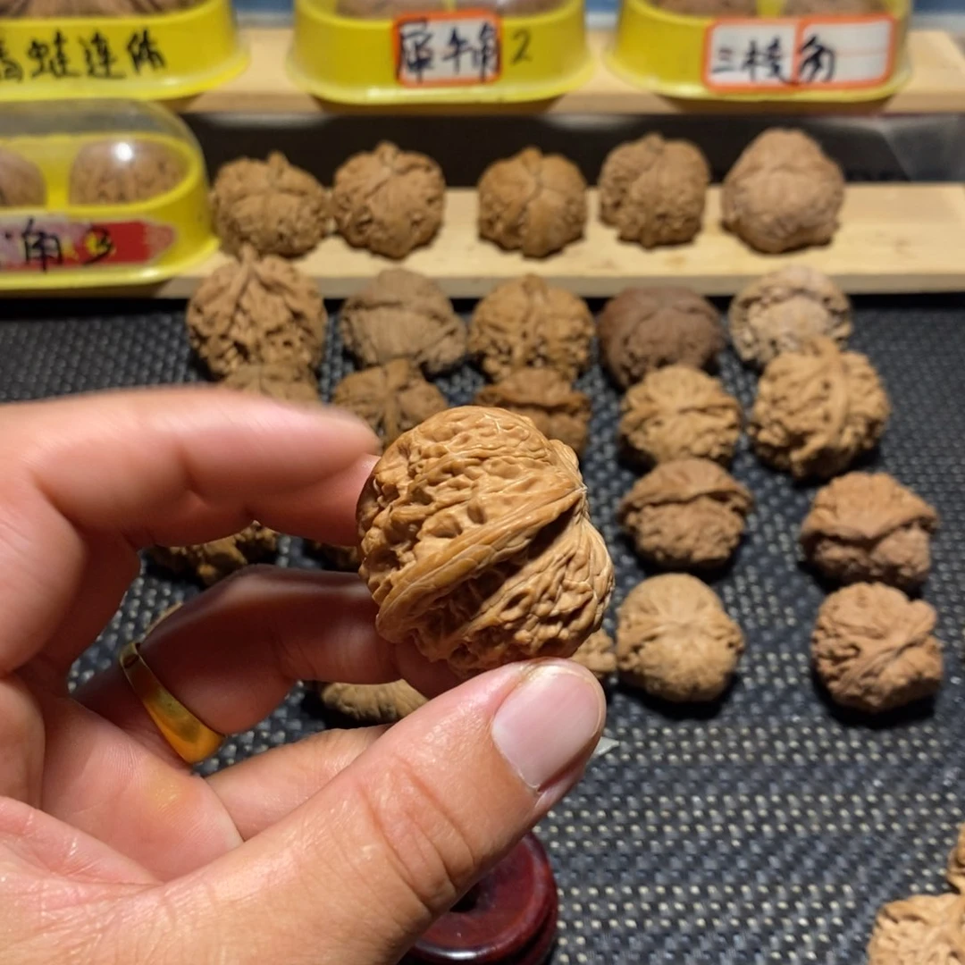 z***x文玩核桃吊坠异形