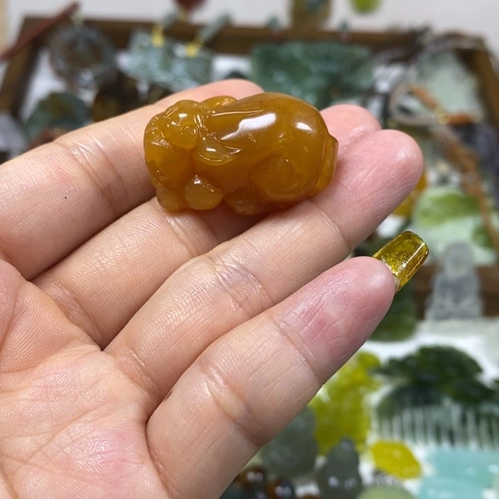 未镶嵌蛇纹石玉吊坠
