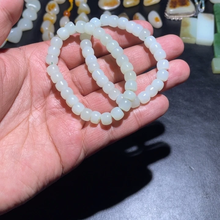和田玉山料白手链