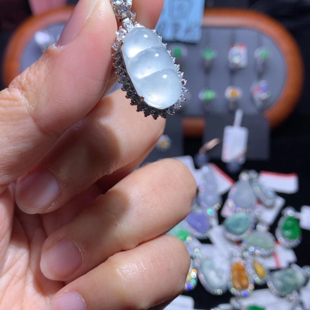 翡翠颈饰银S925镶嵌天然翡翠A货缅料木那福豆吊坠