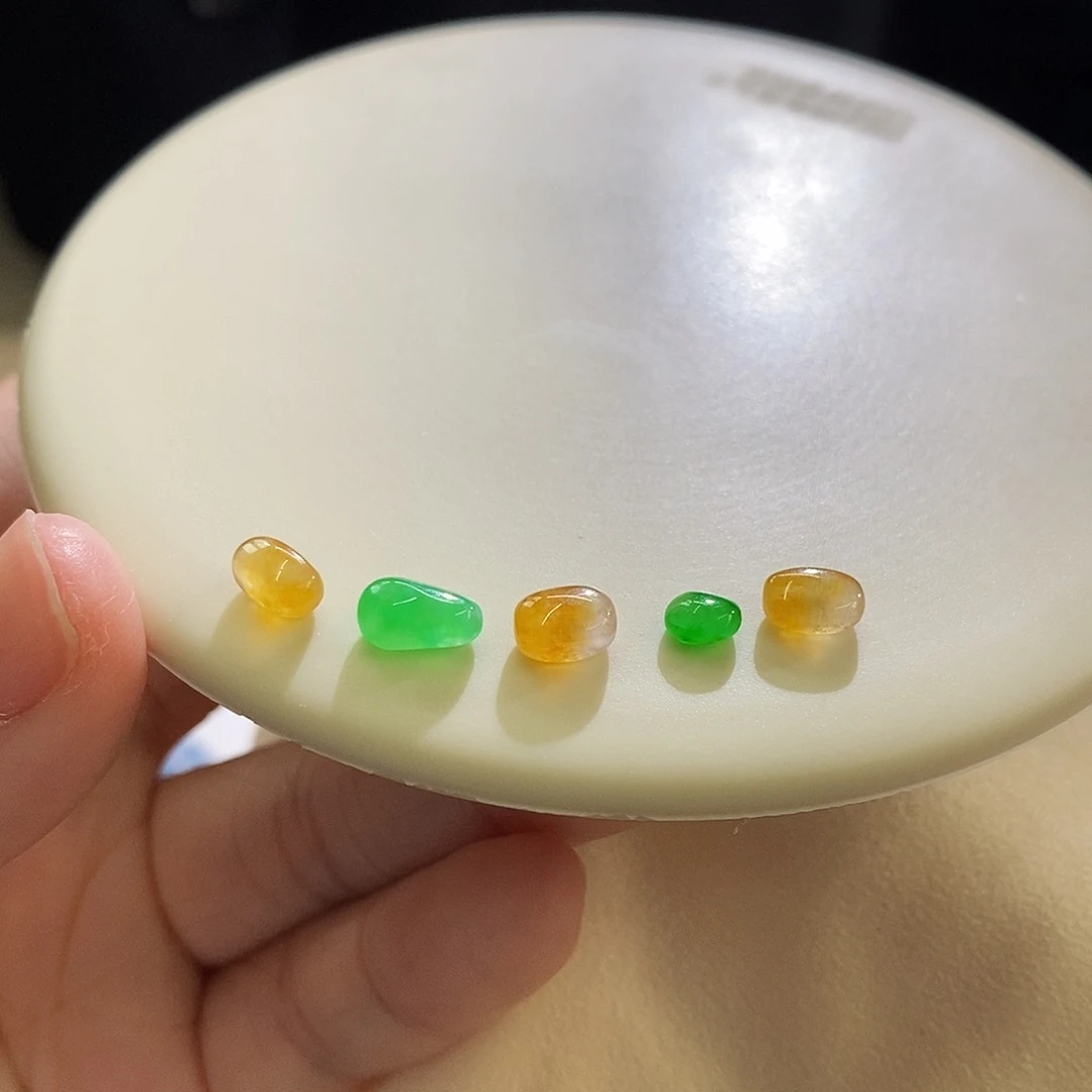 翡翠挂件未镶嵌随行