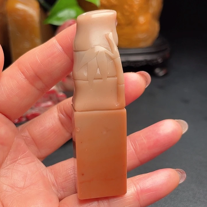 老挝石用****1红田黄石印章把件