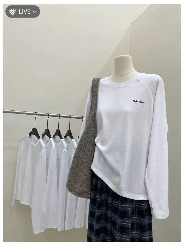 A071女款时尚休闲百搭小字母白T恤