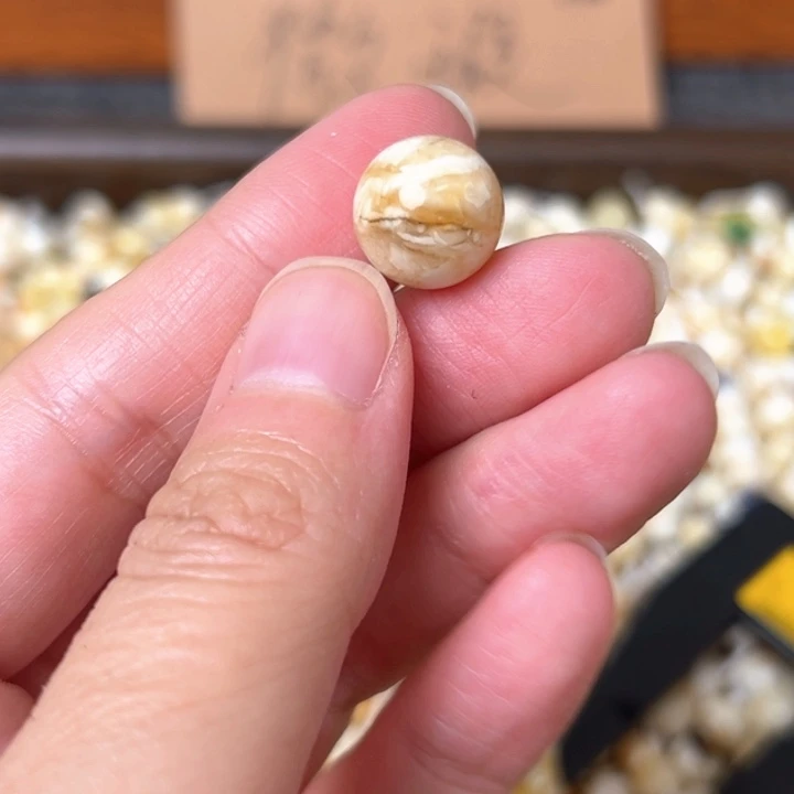 蜜蜡未镶嵌裸石12.3mm一个