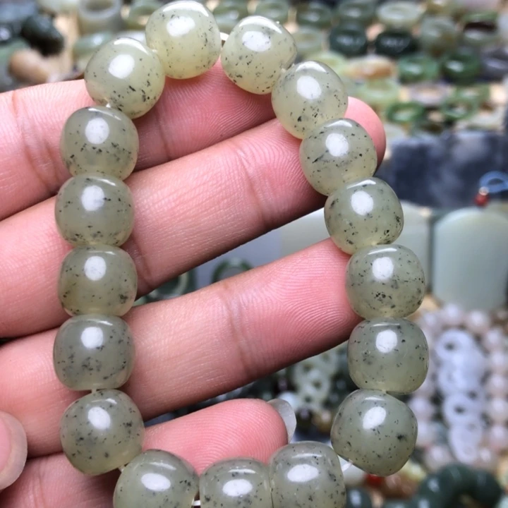 和田玉颈饰未镶嵌力*