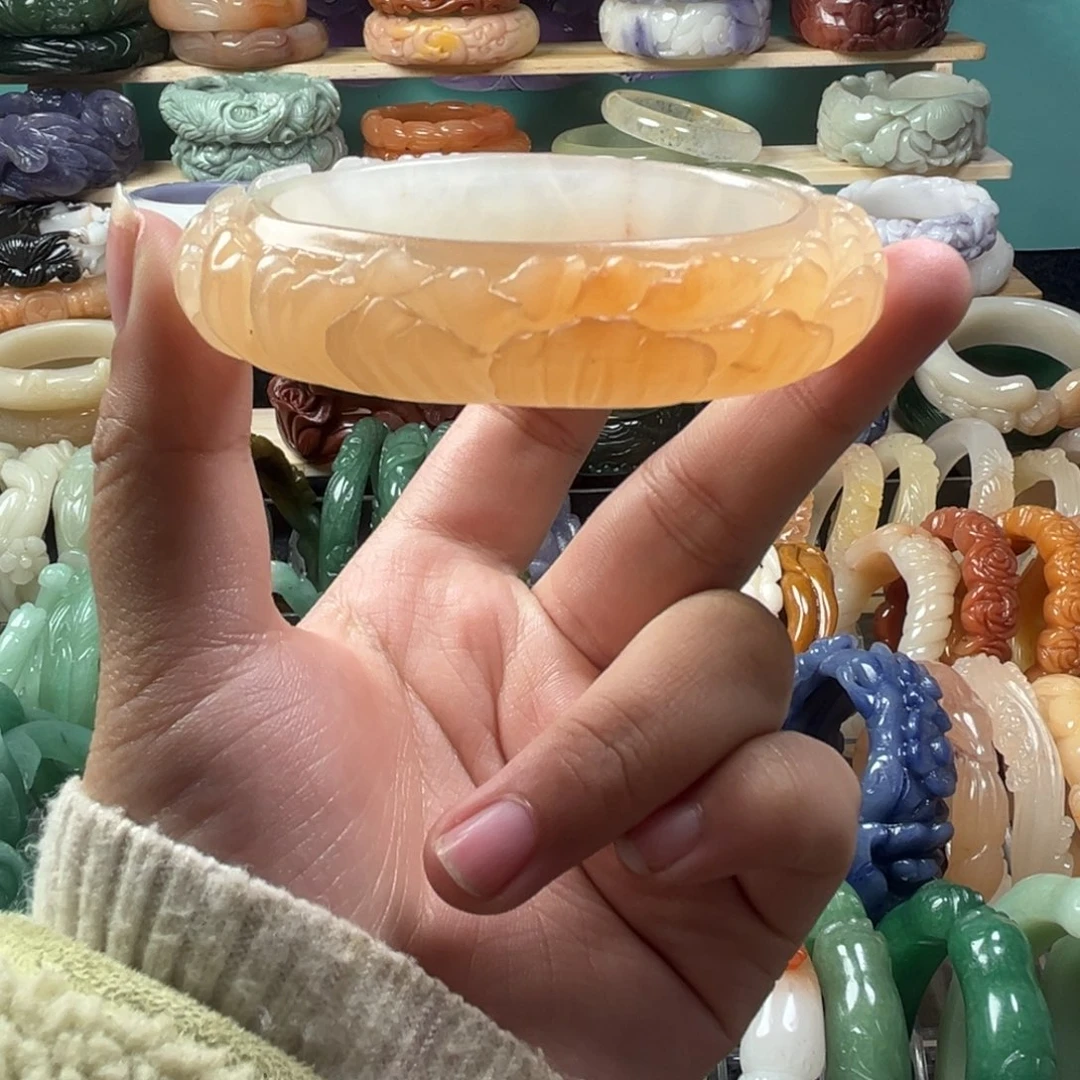 石英质玉未镶嵌雕花手镯