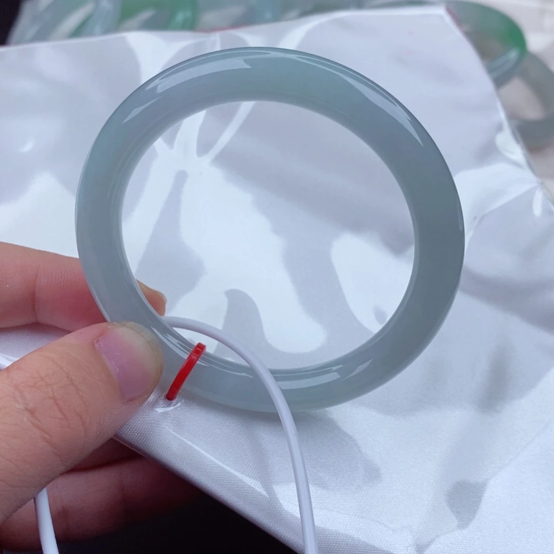 翡翠手镯未镶嵌52圈口