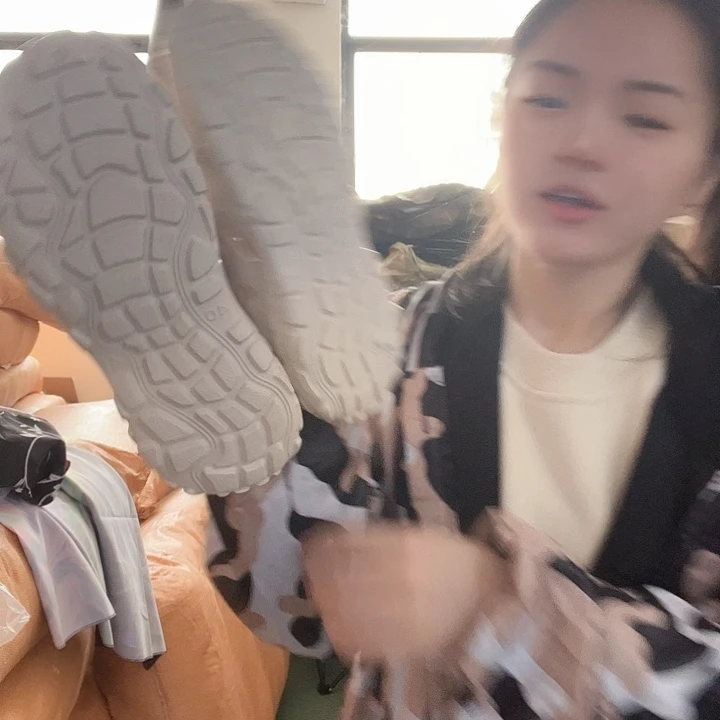 洞洞鞋40”啦啦啦啦