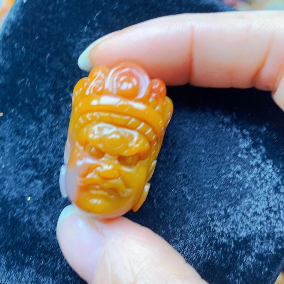 未镶嵌石英质玉（黄龙玉）颈饰