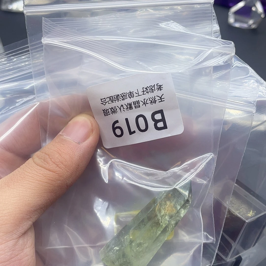 水晶天然水晶摆件未镶嵌?**濡