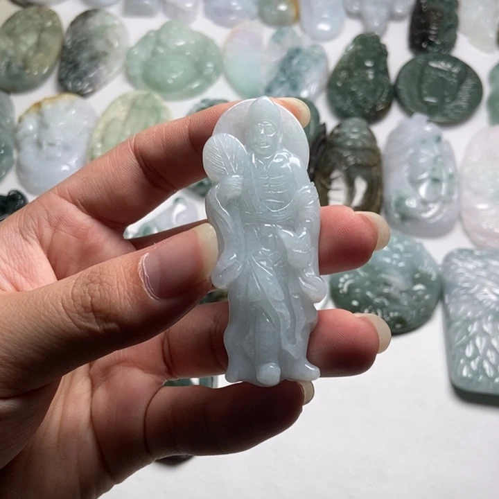 翡翠未镶嵌颈饰济公46