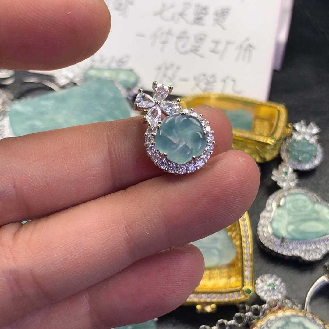 翡翠颈饰未镶嵌有钱花