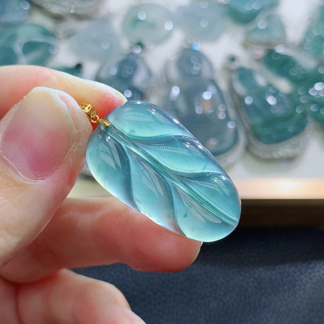 翡翠挂件18K金镶嵌翡翠