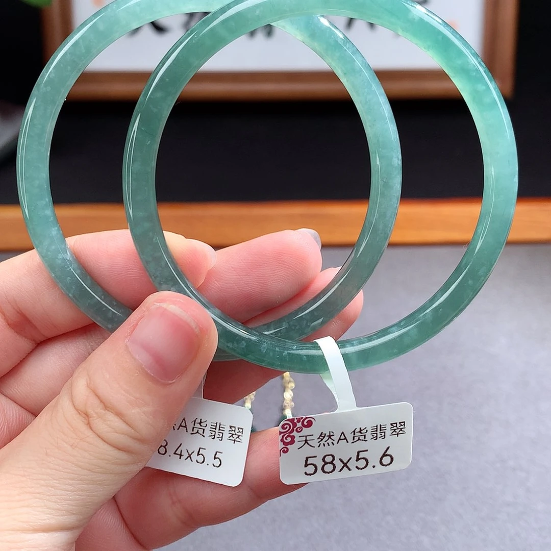 翡翠手镯（圆镯）未镶嵌