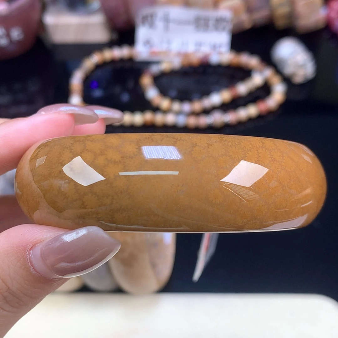 【闪购商品】颈饰未镶嵌硅化珊瑚（珊瑚玉）高级均匀金枫叶59.6（26号）